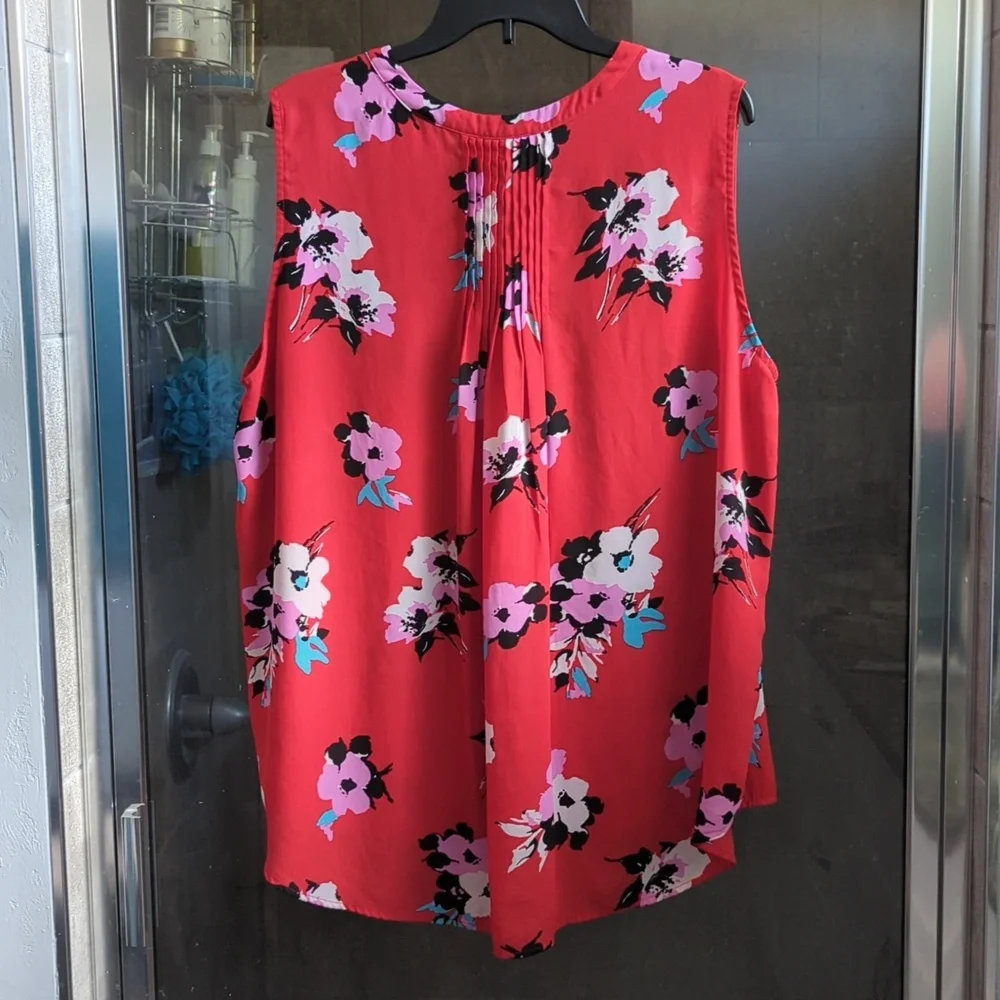 Chelsea & Theodore Sleeveless Button Down Shirt - Picture 3 of 5